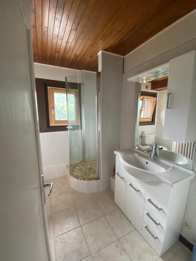 Logement Mansarde Dans Maison Avec Jardin En Bord De Piste, Vue Montagne Ле Уш Екстериор снимка