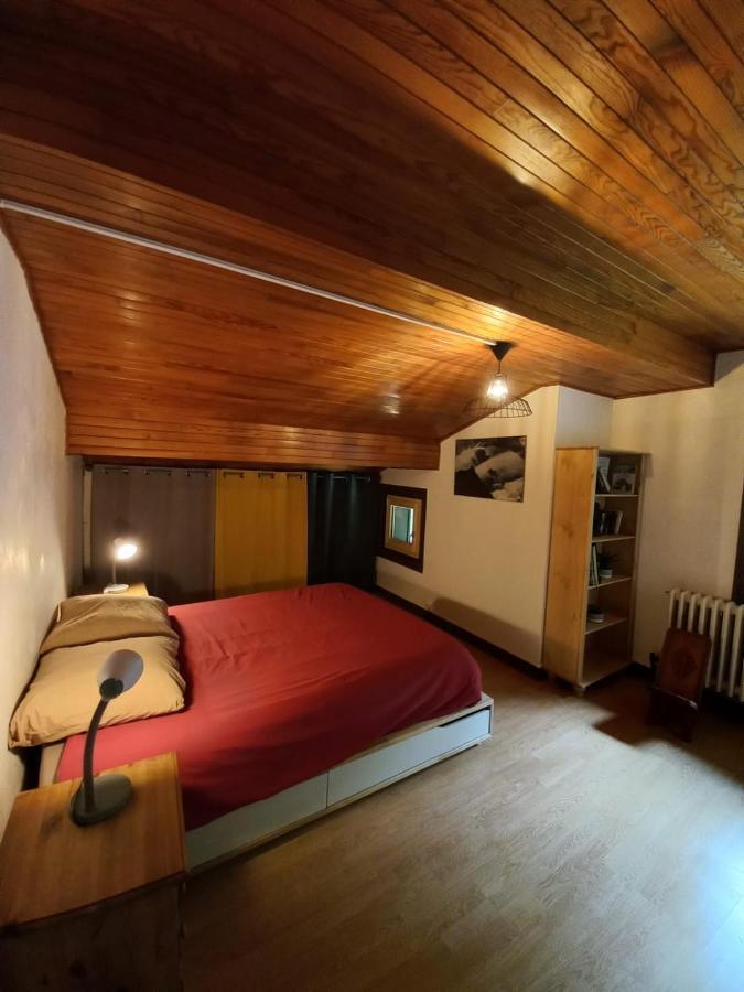 Logement Mansarde Dans Maison Avec Jardin En Bord De Piste, Vue Montagne Ле Уш Екстериор снимка